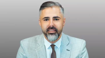 خبير: اليوان والذهب يقودان ثورة التحول عن الدولار في أسواق الطاقة