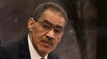 6 إجراءات عاجلة.. بيان شديد اللهجة من وزارة الإعلام تجاه إساءات فؤاد الهاشم