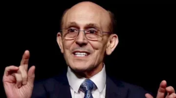 محمد صبحي: "إشاعة وفاتي تجربة موت بالنسبة لي وأحضر لمشروع مسرحي جديد"