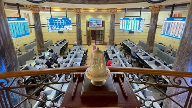 المؤشر الرئيسي للبورصة يتراجع وحيدًا بمستهل جلسة اليوم الثلاثاء