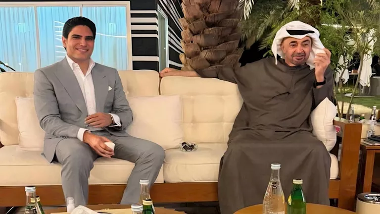 أبو هشيمة ينشر صورا للقائه مع رئيس الإمارات ويعلق "بساطة الكبار سر العظمة"