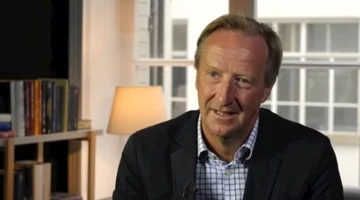 رئيس الاستخبارات البريطانية الأسبق: أمريكا استهانت بالمهمة في إيران وفقدت