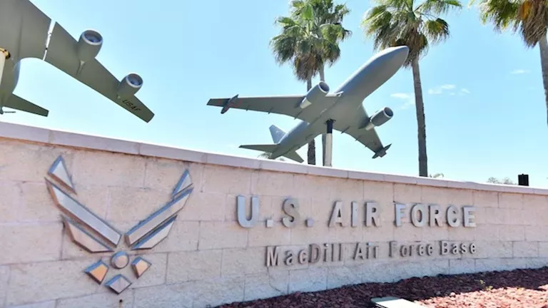 اتهام شقيقين بمحاولة تفجير قاعدة جوية أمريكية