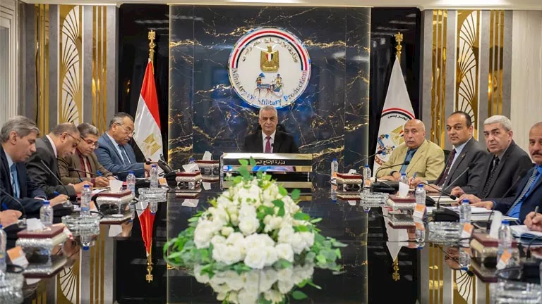 وزير الإنتاج الحربي يكلف بترشيد استهلاك الكهرباء دون التأثير على الإنتاج