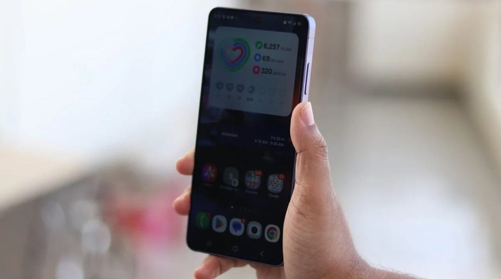 أثار هاتف Galaxy S26 Ultra ضجة واسعة بسبب شاشته “المضادة للتجسس”.