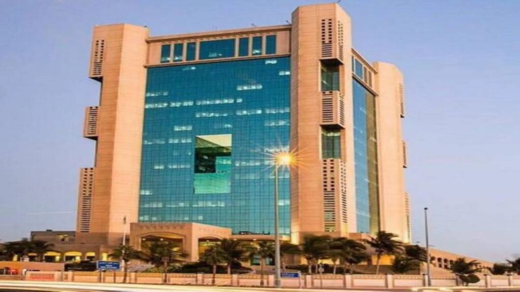 أمانة جدة تعالج تجاوزات استغلال المواقف وتعيدها للاستخدام العام.