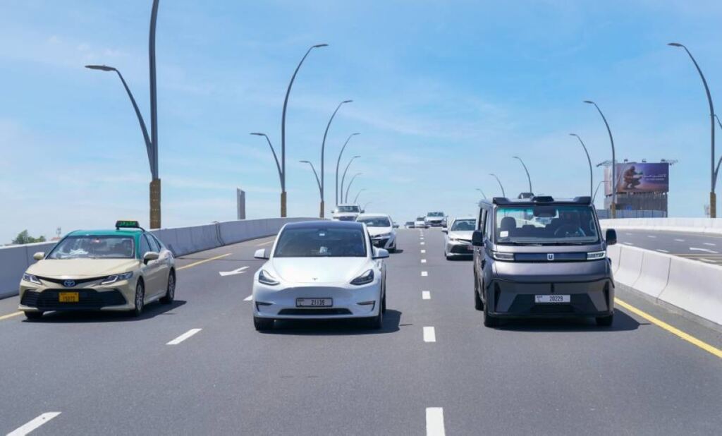 بدء التشغيل التجاري للتاكسي ذاتي القيادة في منطقتي أم سقيم وجميرا.