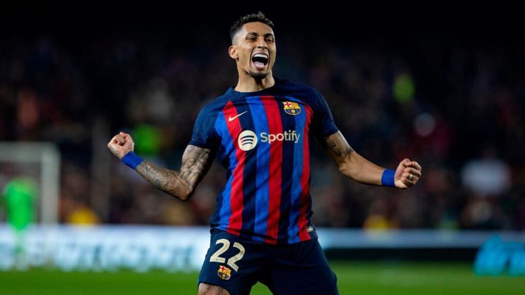 برشلونة يقرر منح رافينيا راحة بعد إصابته مع البرازيل