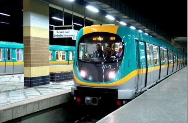 بعد قرارات غلق المحلات.. مواعيد عمل المترو والقطار الكهربائي الخفيف.