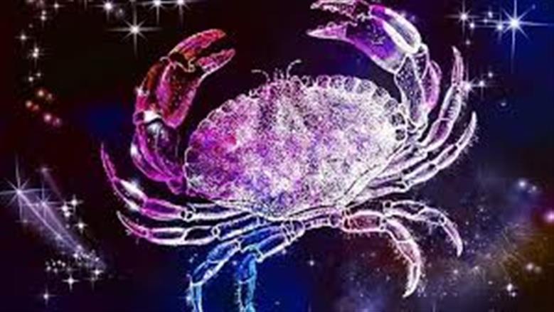 تحذير لمولود برج السرطان.. لا تقع في فخ «العطاء المفرط» اليوم.