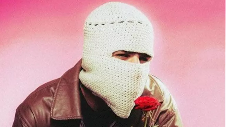 تفاصيل أول حفل لـ “تووليت” بعد كشف حلمي عبدالباقي عن هويته