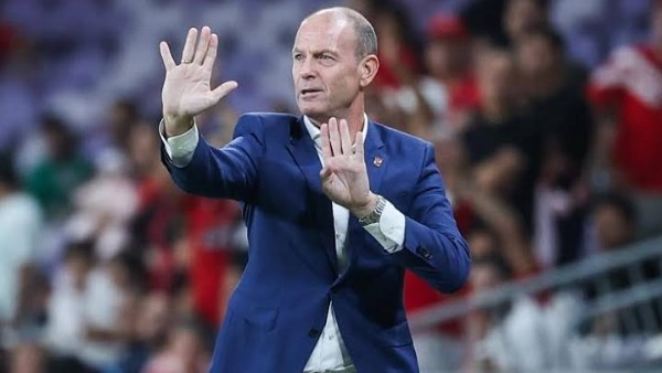 ثغرات عقد توروب تُقلق الأهلي.. وخبير سويسري يُوصي بالحل الودي