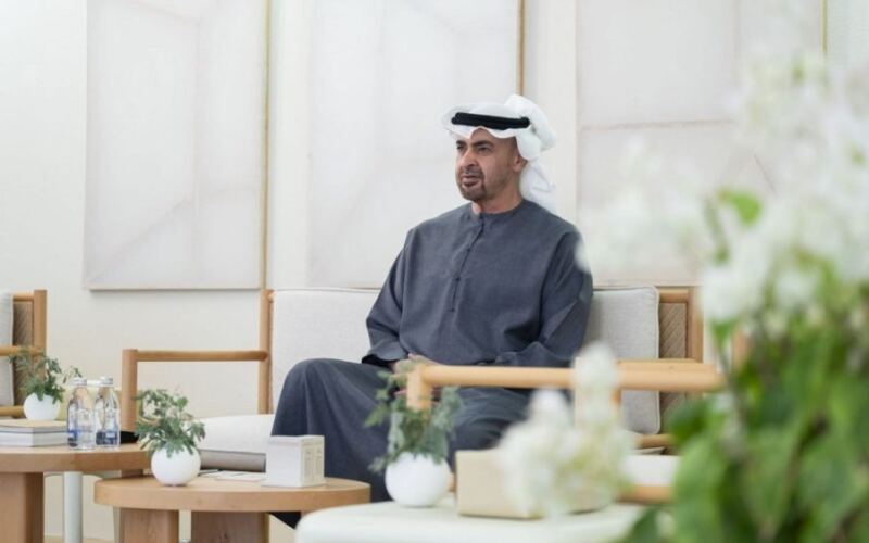 رئيس الدولة وعضو مجلس الشيوخ الأمريكي جوني إيرنست يناقشان التطورات الإقليمية