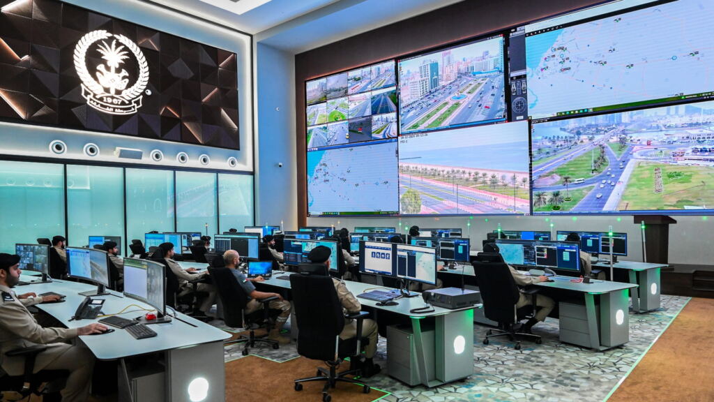 شرطة الشارقة تتعامل بمهنية مع 40 ألف مكالمة خلال المنخفض الجوي