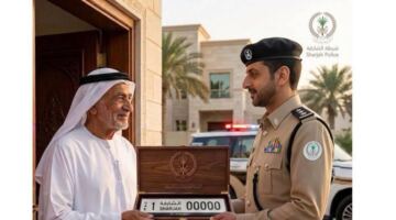 شرطة الشارقة تُسلّم أرقام المركبات المفقودة لكبار السن وذوي الإعاقة دون رسوم