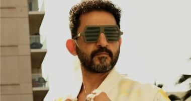 صغر عشرين سنة.. أحمد حلمى يتألق بإطلالة شبابية فى أحدث جلسة تصوير