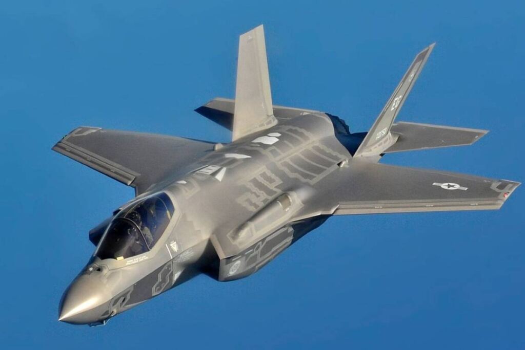لماذا تبيع أمريكا طائرات F-35 ولا تورد طائرات F-22؟