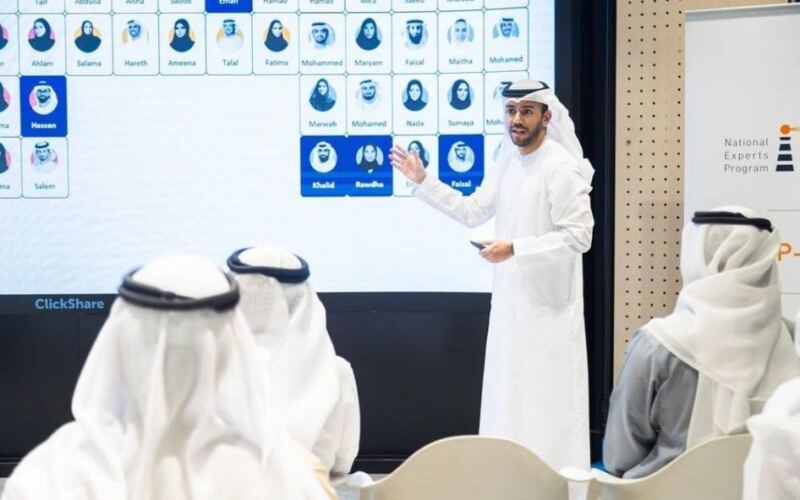 135 مرشحاً في القائمة النهائية لمسار الذكاء الاصطناعي