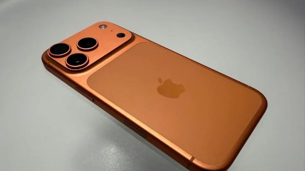 أبل تقلب الموازين.. تسريبات آيفون 18 وأول هاتف قابل للطي