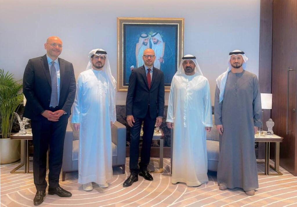 أحمد بن سعيد يناقش مع رئيس «سيمنس للطاقة» مجالي الطاقة والبنية التحتية