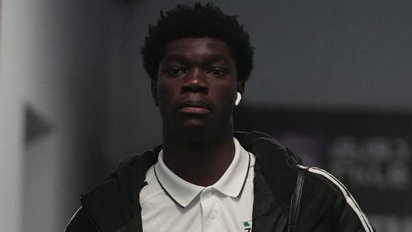 أرقامه مميزة ويتطور سريعا .. هل يكون ماجاسا خليفة ديانج في وسط الأهلي؟