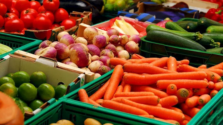 أسعار الخضروات والفاكهة في سوق العبور اليوم الأربعاء.. صعود الطماطم