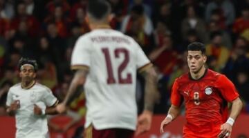 إمام عاشور ينشر صوراً من مباراة مصر أمام أسبانيا