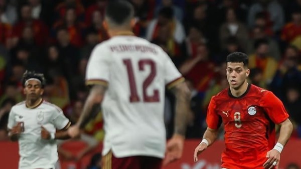 إمام عاشور ينشر صوراً من مباراة مصر أمام أسبانيا