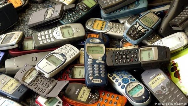 ارتفاع مفاجئ في سوق الهواتف البسيطة على حساب السمارت فون .. ما السر؟