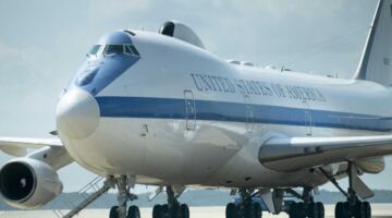 اعتقال “صيني” بتهمة تصوير طائرات عسكرية بقاعدة أميركية