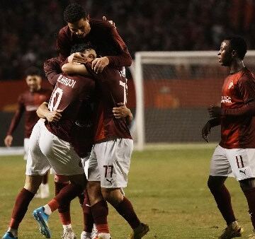 الأهلي يتعادل مع سيراميكا 1-1 ويعقد موقفه في المنافسة على لقب الدوري