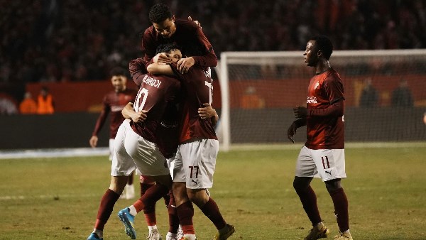 الأهلي يتعادل مع سيراميكا 1-1 ويعقد موقفه في المنافسة على لقب الدوري