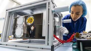 السعودية تُدشّن قمرها الصناعي “شمس” ضمن مهمة “آرتميس2”