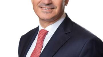 الشركات في الإمارات تلتزم بخطط النمو رغم التحديات العالمية