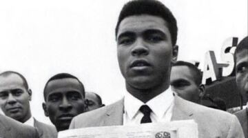 الله هو الأعظم.. عمر مرموش ينشر صورة لـ محمد علي كلاي| ماذا يقصد؟