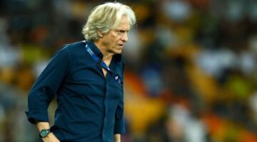 النصر السعودي يعتلي الدوري وجيسوس تحت النار.. انتقادات حادة للمدرب قبل الحسم