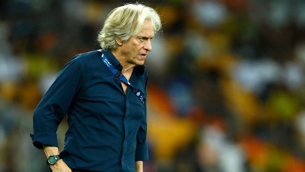 النصر السعودي يعتلي الدوري وجيسوس تحت النار.. انتقادات حادة للمدرب قبل الحسم