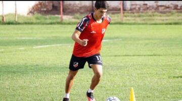 بديل إمام عاشور.. فرج عامر يزكي لـ الأهلي لاعباً شهيراً في أوروجواي