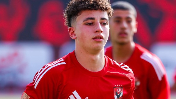 بعد حمزة عبدالكريم.. موهبة جديدة من الأهلي إلى الدوري الإسباني