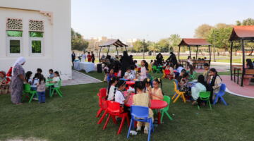 بلدية دبا الحصن تُحوّل إعادة التدوير إلى تجربة تثقيفية للأطفال