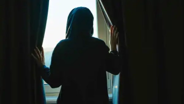 تطورات جديدة| جريمة قـ.ـتل بدافع سرقة هاتف وقرط ذهبي بالشرقية .. الجيران: شفنا البنت مقـ.ـتولة