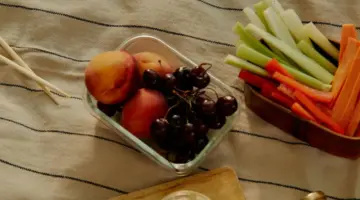 تناول «السناك» بانتظام يقلل أعراض القولون العصبي