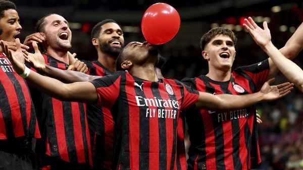 توقيت مباراة نابولي وميلان في الدوري الإيطالي