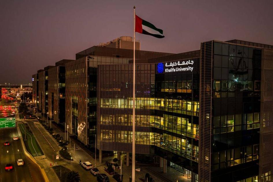 جامعة خليفة تطرح نموذجاً لغوياً للذكاء الاصطناعي بنطاق الترددات الراديوية