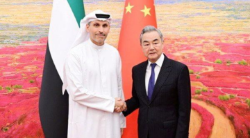 خلدون المبارك ووزير الخارجية الصيني يناقشان العلاقات الثنائية