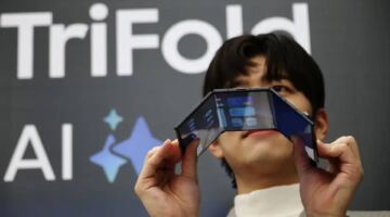 رؤيا الإخباري | رسمياً.. “سامسونغ” تختتم رحلة أول هاتف ثلاثي الطيات وتعلن نفاد كمياته