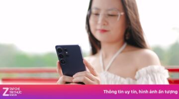 رؤية موظف مكتبي حول تقنية الذكاء الاصطناعي من جالاكسي على هاتف S26 ألترا.