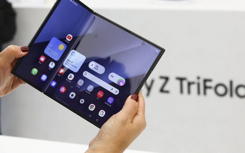 سامسونج تعمل على مفصل أرق لهاتف Galaxy Z TriFold 2