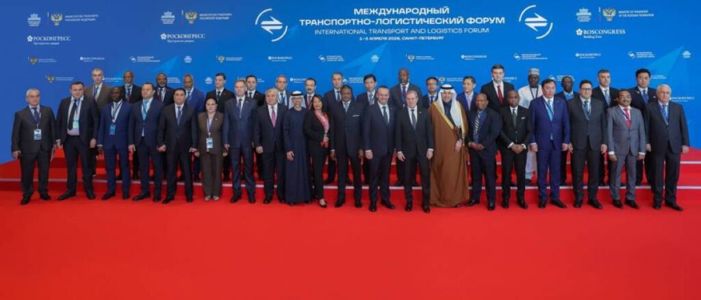 سهيل المزروعي يشدد على ضرورة تعزيز مرونة سلاسل الإمداد وتنويع مساراتها.