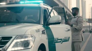 شرطة دبي تُحذّر الجمهور من الاقتراب أو لمس الحطام.